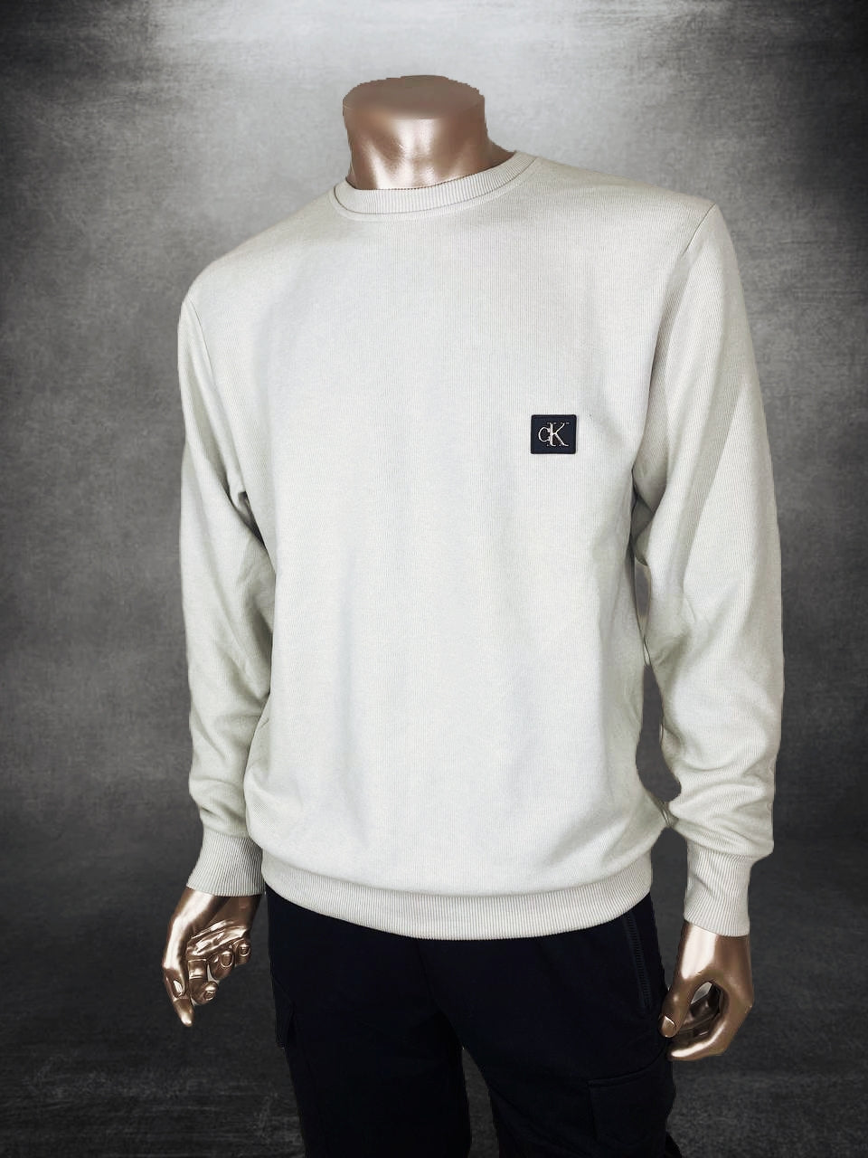 Calvin Klein megztukas